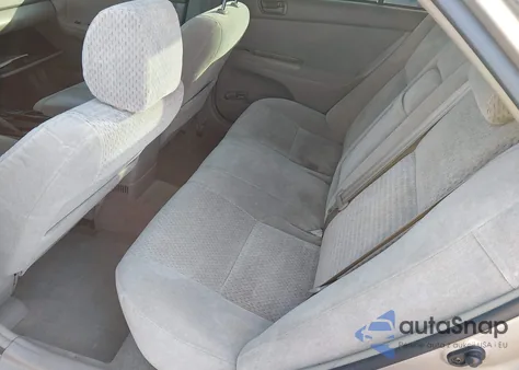 2002 Toyota Camry Le z USA, uszkodzony, nr VIN 4T1BE32K02U032979